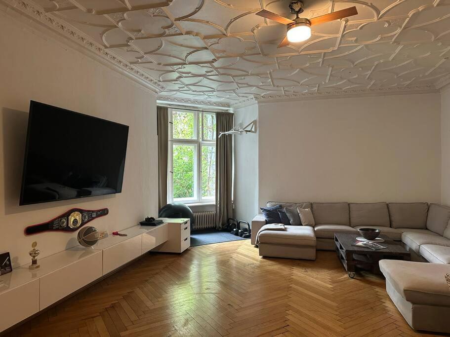 Grosses Apartment Am Kudamm Berlín Exterior foto